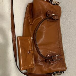 Chic Tan Leather Shoulder Bag and Wallet
